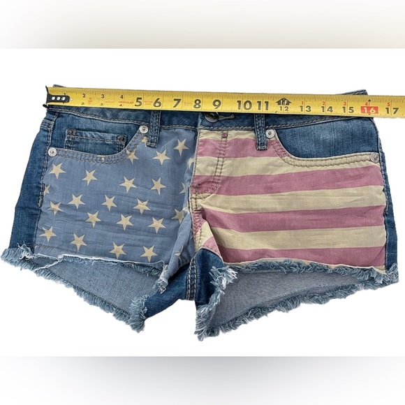 YMI Patriotic Stars & Stripes Denim Shorts Size 9 / Women’s M - Picture 2 of 6